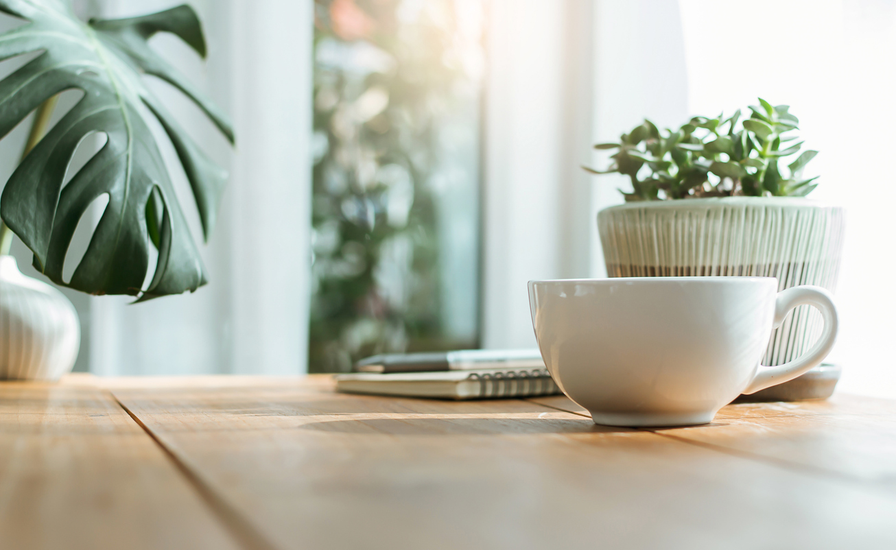 Coaching desk with plant and coffee cup